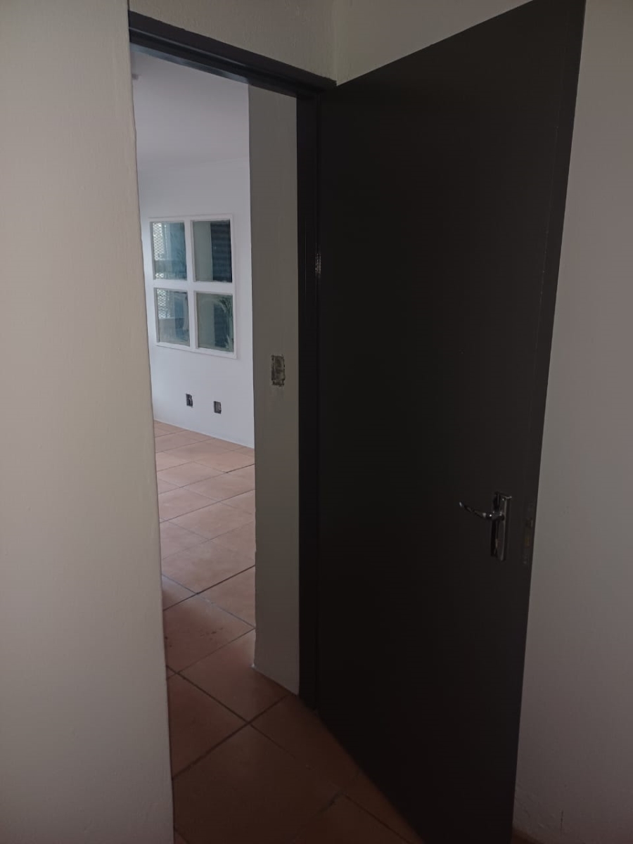 To Let Commercial Property for Rent in Okavango Park Western Cape